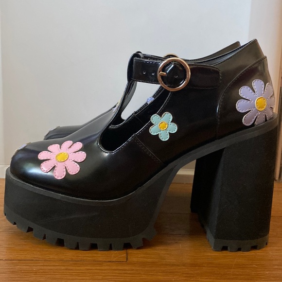 dELiA*s Shoes - Delia’s Platform Floral T-Strap Heels